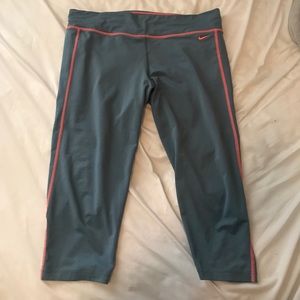 Nike cropped leggings